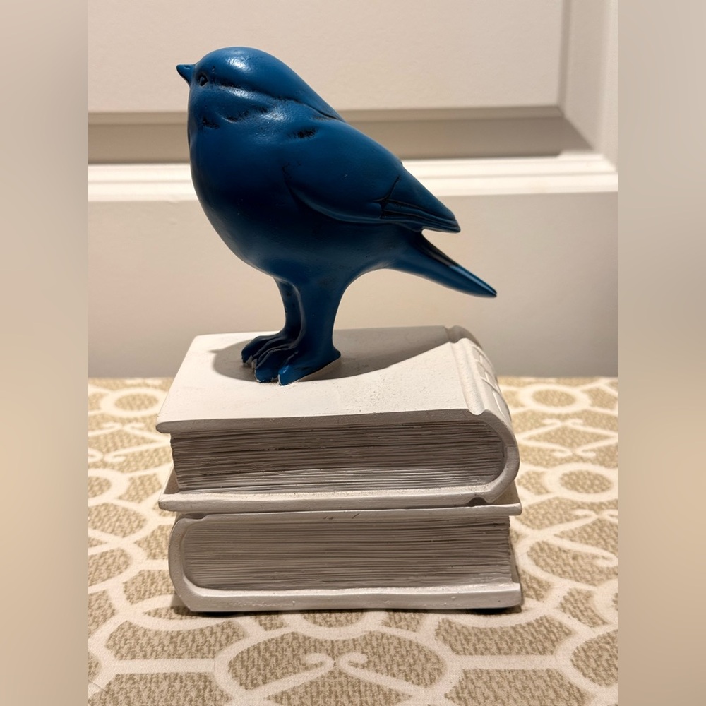 Blue bird figurine bookend on top of books - Picture 5 of 7